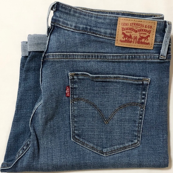 Levi’s Women’s Stretch Bermuda Jean Shorts - 30 - Picture 9 of 14